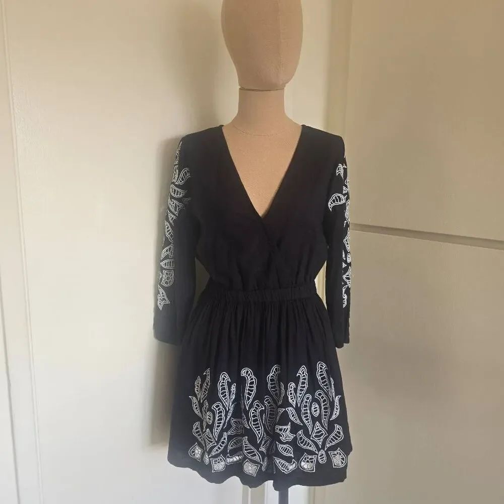 Tularosa Blk/ Silver Embroidery Rayon Mini Dress, 3/4 sleeve, NWOT, 6